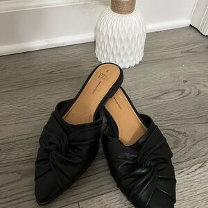 Time and Tru Black Knot-Front Mule Slides